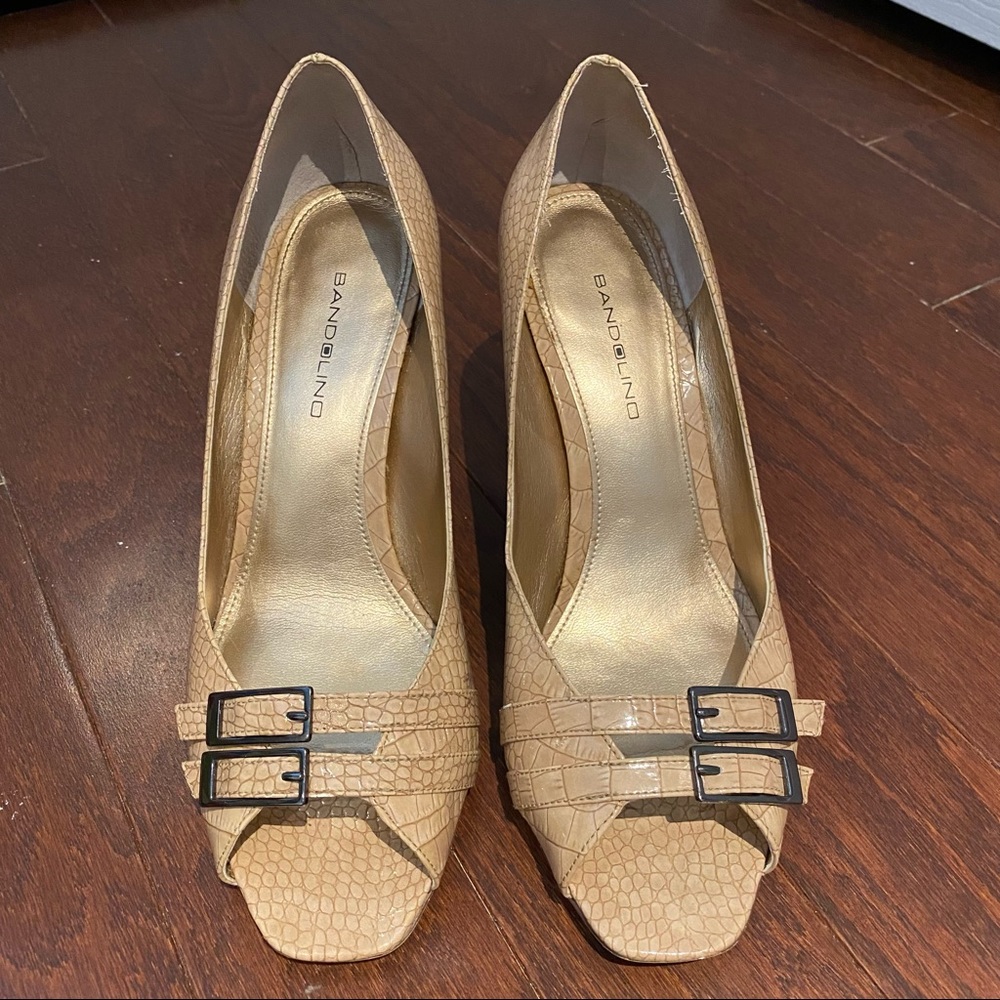 Ladies nude peep toe pumps